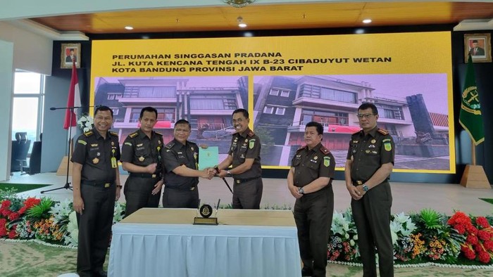 Penyerahan aset negara dari Kejagung ke Kejati Jabar
