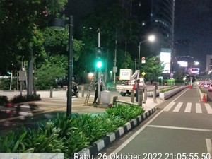 Dishub Perbaiki Tiang Pelican Crossing di Sudirman yang Roboh