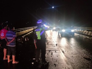 Diduga Mengantuk, Pemotor Tewas Tabrak Truk di Jalur Denpasar-Gilimanuk