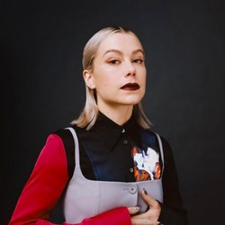 Phoebe Bridgers Bikin Konser Murah, tapi Ada Syaratnya