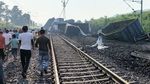 Waduh! Kereta Pengangkut Kecelakaan, Batu Bara Berceceran di Rel