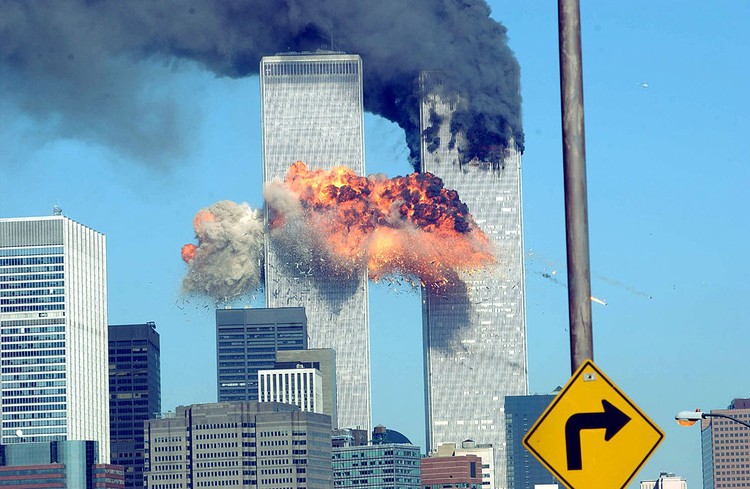 Potret 7 Bencana Besar Akibat Ulah Manusia, Salah Satunya di Indonesia 394261 14: A fiery blasts rocks the World Trade Center after being hit by two planes September 11, 2001 in New York City. (Photo by Spencer Platt/Getty Images)