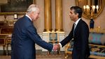 Momen PM Baru Inggris Rishi Sunak Bertemu Raja Charles III