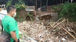 Potret Tumpukan Sampah Menggunung di Sungai Stren Kudus
