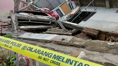 Rumah yang ambruk di Kampung Jawa, Denpasar Kamis (27/10/2022).
