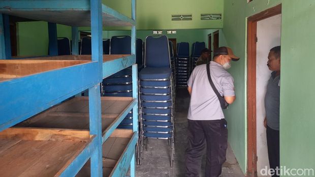Rumah dinas ketua RT 15 di Dukuh Parit, Desa Karangpelem, Kecamatan Kedawung, Sragen.