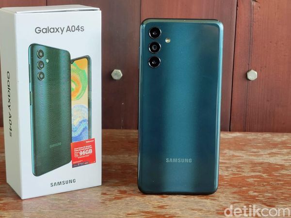 Menggenggam Galaxy A04s, HP Rp 2 Juta Spesifikasi Aduhai