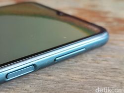 Menggenggam Galaxy A04s, HP Rp 2 Juta Spesifikasi Aduhai