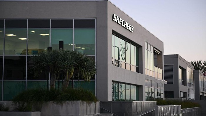 A Skechers USA, Inc. corporate office building is pictured in Manhattan Beach, California on October 26, 2022. - US rapper Kanye West, recently shunned by several business partners, was escorted out of a Skechers office October 26, 2022 where he came 