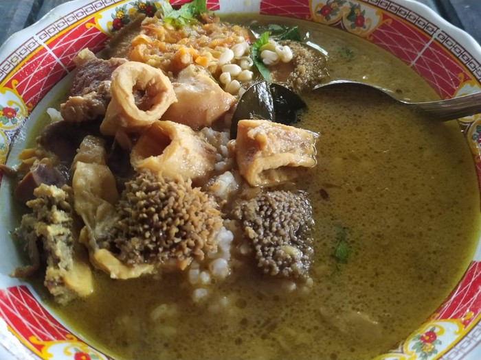 Soto Kanigoro, Babat Empuk Direndam Gurihnya Kuah Santan