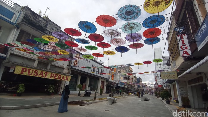 Suasana kawasan Jalan Cihideung Kota Tasikmalaya.