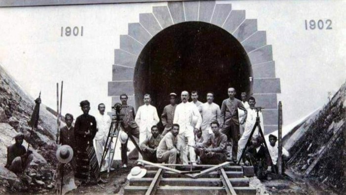 Ada dua terowongan kereta api peninggalan Belanda di Banyuwangi-Jember. Namanya Terowongan Mrawan dan Garahan.