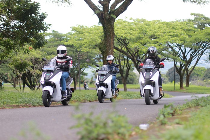 Test ride skuter listrik Yamaha E01