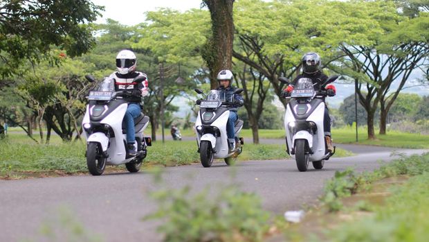 Test ride skuter listrik Yamaha E01