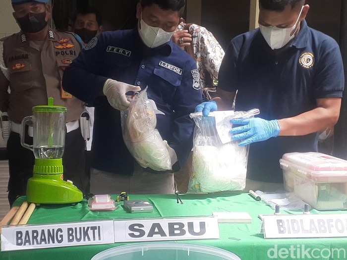 Ungkap kasus narkoba jenis sabu di Direktorat Narkoba Polda Jateng, Semarang, Kamis (27/10/2022).