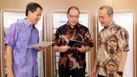Hingga September 2022, penyaluran pembiayaan baru (booking) mencapai Rp 13,7 triliun atau tumbuh 48,3% secara tahunan atau year on year yoy. Dari sisi pertumbuhan aset, BFI Finance melaporkan nilai aset yang diraih sebesar Rp 20 triliun, tumbuh sebesar 36,6% yoy.