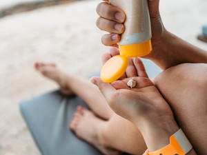 Bagian Tubuh yang Tak Boleh Terlewat Saat Pakai Sunscreen