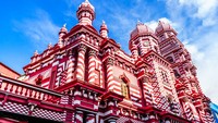 Nah, dari Sri Lanka ada masjid unik bak kue lapis. Ya, Masjid Jaimul Alfar memiliki 14 menara besar dan 2 menara kecil. Masjid ini bisa menjadi salah satu wisata religi lho. iStock