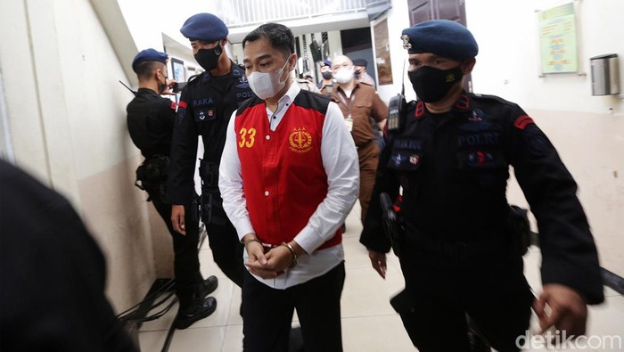 AKBP Arif Rachman Jalani Sidang Eksepsi AKBP Arif Rachman Arifin menjalani sidang eksepsi di PN Jaksel, Jumat (28/10/2022). Sebelumnya, ia didakwa merintangi penyidikan kasus pembunuhan Brigadir Yosua Hutabarat.