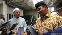 Potret Tongkat Tanduk Rusa Hadiah Habib Novel Untuk Anies Baswedan