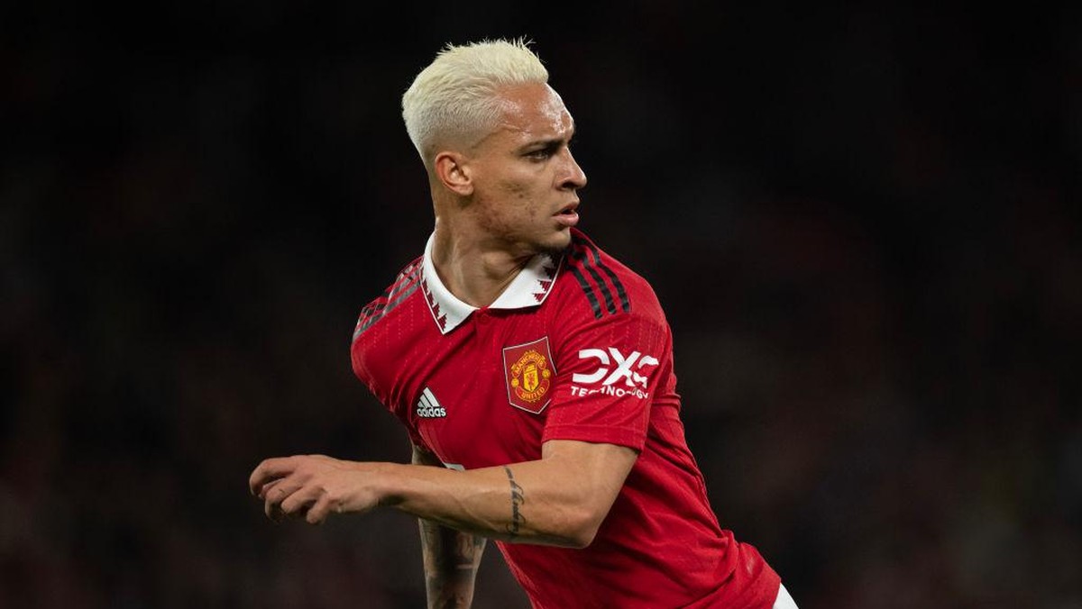 Antony dikecam gegara aksi putar-putar bola. (Foto: Visionhaus/Getty Images/Visionhaus)