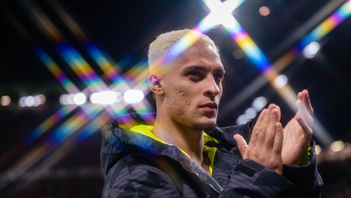Antony takkan hentikan aksi putar-putarnya (Manchester United via Getty Imag/Ash Donelon)