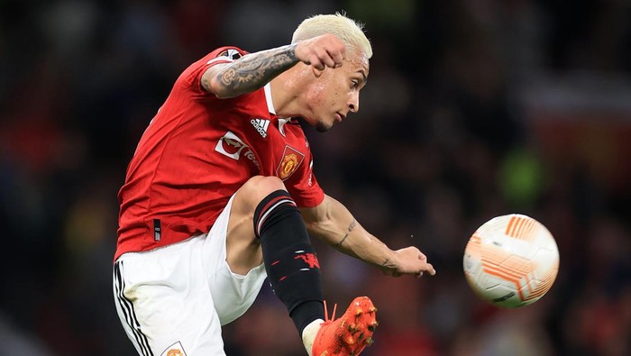 MANCHESTER, ENGLAND - OCTOBER 27: Antony of Manchester United leaps to control the ball during the UEFA Europa League group E match between Manchester United and Sheriff Tiraspol at Old Trafford on October 27, 2022 in Manchester, United Kingdom. (Photo by Simon Stacpoole/Offside/Offside via Getty Images)
