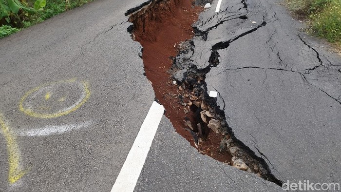 Pemicu Tanah 10 Daerah di Jaksel & Jaktim Berpotensi Bergerak saat Hujan Lebat Pemicu Tanah 10 Daerah di Jaksel & Jaktim Berpotensi Bergerak saat Hujan Lebat