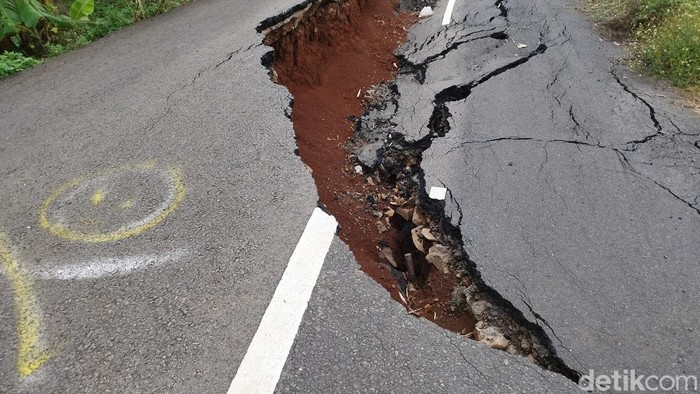 Pemicu Tanah 10 Daerah di Jaksel & Jaktim Berpotensi Bergerak saat Hujan Lebat