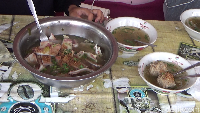 Bakso tulang muda sapi dengan porsi jumbo di Lumajang