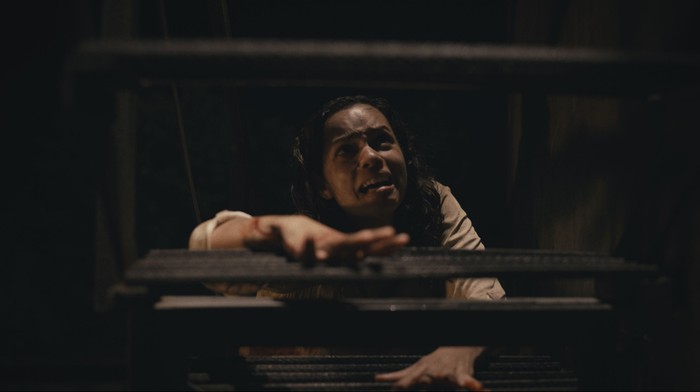 Cuplikan adegan film horor Barbarian.