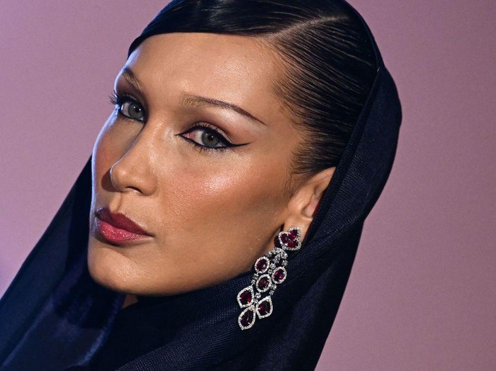 Bella Hadid (EDITORIAL USE ONLY - For Non-Editorial use please seek approval from Fashion House) Performance of fashion model Bella Hadid during the Coperni Womenswear Spring/Summer 2023 show as part of Paris Fashion Week on September 30, 2022 in Paris, France. (Photo by Estrop/Getty Images)