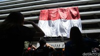 Mahasiswa Universitas Tarumanegara menggelar upacara pukul 09.00 WIB.