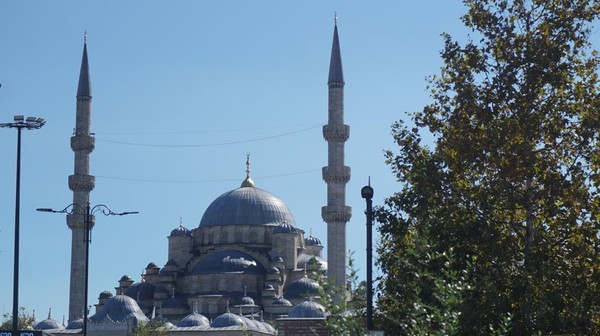 Proses renovasi dan restorasi Masjid Biru dimulai sejak 6 Juli 2017. Hingga tahun ini, proses pengerjaannya masih belum selesai. (Wahyu Setyo/detikTravel) Proses renovasi dan restorasi Masjid Biru dimulai sejak 6 Juli 2017. Hingga tahun ini, proses pengerjaannya masih belum selesai. (Wahyu Setyo/detikTravel)