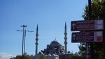 Potret Syahdu Masjid Biru yang Hanya Bisa Dipandang dari Kejauhan