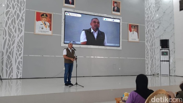 Bupati Tangerang Ahmed Zaki Iskandar di depan delegasi PEMSEA Network of Local Governments (PNLG) 2022.