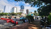 Penutupan jalan dilakukan untuk antisipasi unjuk rasa sore ini. 