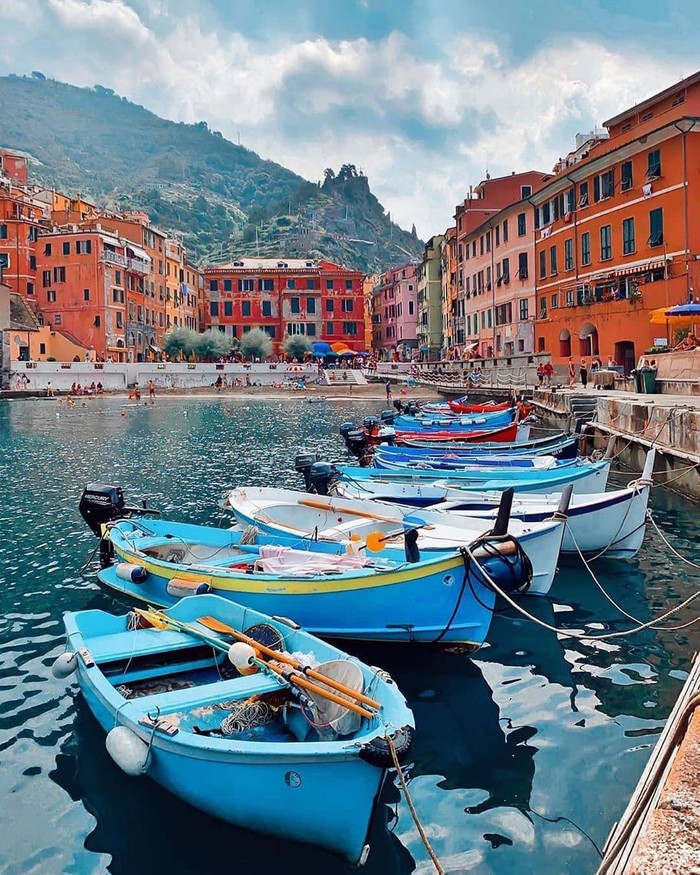 Desa Tepi Pantai Di Italia Ini Penuh dengan Makanan Enak yang Cantik