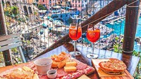 Sebagai wilayah pelabuhan, Cinque Terre terkenal dengan ragam seafood yang segar dan sayur panggangnya yang enak. Aneka roti dan kejunya juga juara. Foto: Instagram @cinqueterretrip