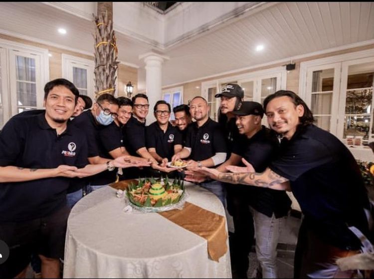 Kompaknya Desta Mahendra saat Kulineran Bareng Genk Motor The Prediksi