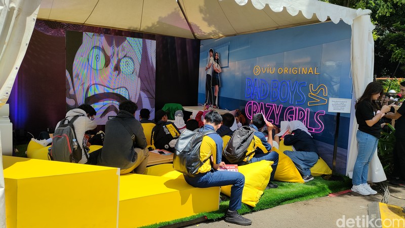 Menyambangi DG Con 2022, Bisa Main Game Hingga Nonton Film. Acaranya digelar offline di Basket Hall Senayan, Jakarta. DG Con 2022 diselenggarakan selama tiga hari, mulai dari 28-30 Oktober 2022.