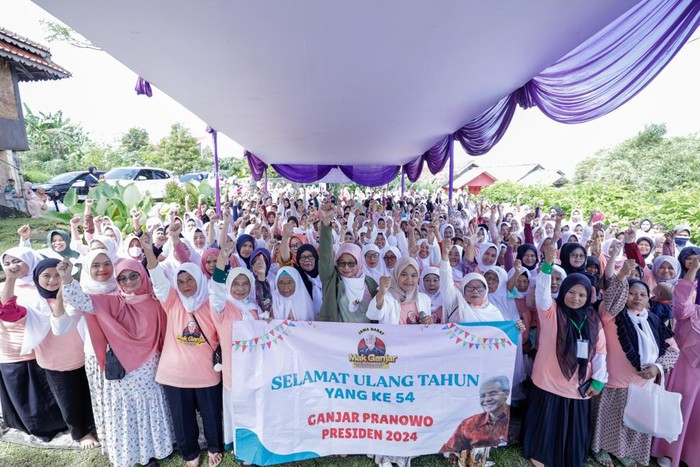 Emak-emak Relawan Ganjar
