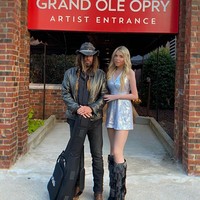 Sosok Firerose pun bikin penasaran publik karena hingga kini tidak banyak informasi tentangnya. Tapi wanita itu disebut berasal dari Australia dan berprofesi sebagai musisi.Foto: Instagram Firerose