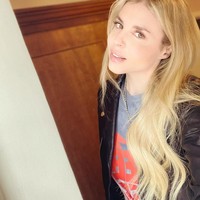 Firerose memuji ayah Miley Cyrus sebagai sosok yang medukung kariernya. Billy Ray adalah pendukung musikku sejak awal. Dia sangat percaya padaku dan terus saja memintaku untuk mengejar mimpi apapun yang terjadi dan jangan menyerah. Industri musik tidak mudah tapi dukungannya luar biasa, katannya.Foto: Instagram Firerose