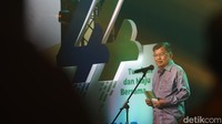 Tokoh yang akrab disapa JK itu awalnya merupakan seorang pengusaha yang memiliki gurita bisnis bernama Kalla Group. Perusahaannya ini memiliki 36 jenis usaha mulai dari percetakan hingga tukang cukur. Meskipun banyak, usahanya tidak selalu berjalan mulus.