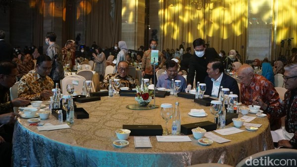 Foto-foto Luhut hingga Anies Satu Meja dengan JK di HUT Kalla Group