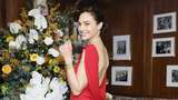 Gal Gadot Si Wonder Woman Pamer Punggung