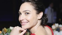 Gal Gadot baru-baru ini merayakan 14 tahun pernikahan dengan Jaron Varsano. Pasangan itu memiliki tiga anak perempuan. Foto: Getty Images for Tiffany & Co./Stefanie Keenan