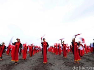 Bupati Ipuk Bakar Semangat Ribuan Penari Gandrung untuk Pagelaran Seni Kolosal