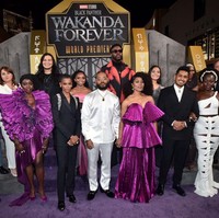 ‘Black Panther 2: Wakanda Forever’ tayang perdana di Dolby Theatre, Hollywood, Rabu (26/10/2022). Para bintangnya pun ikut meramaikan salah satu sekuel Marvel yang paling ditunggu ini. Foto: Getty Images for Disney/Alberto E. Rodriguez